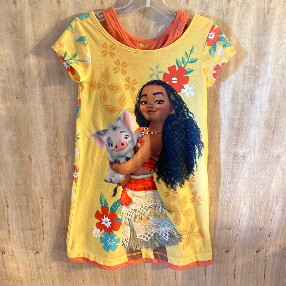 Girls Moana Night Gown. Size 9/10. Disney